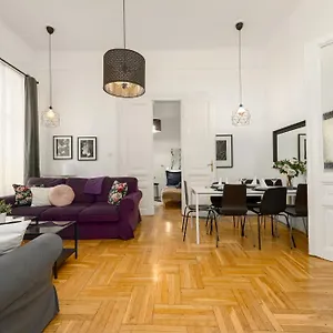 Black & White Apartmán